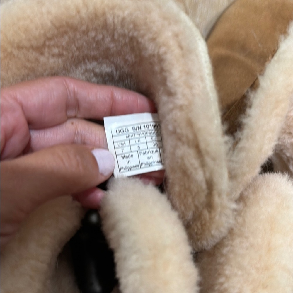 Ugg boots - Women’s 7 - Picture 9 of 10
